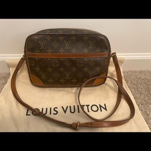 Authentic Louis Vuitton Vintage Monogram Trocadero 30 Crossbody bag